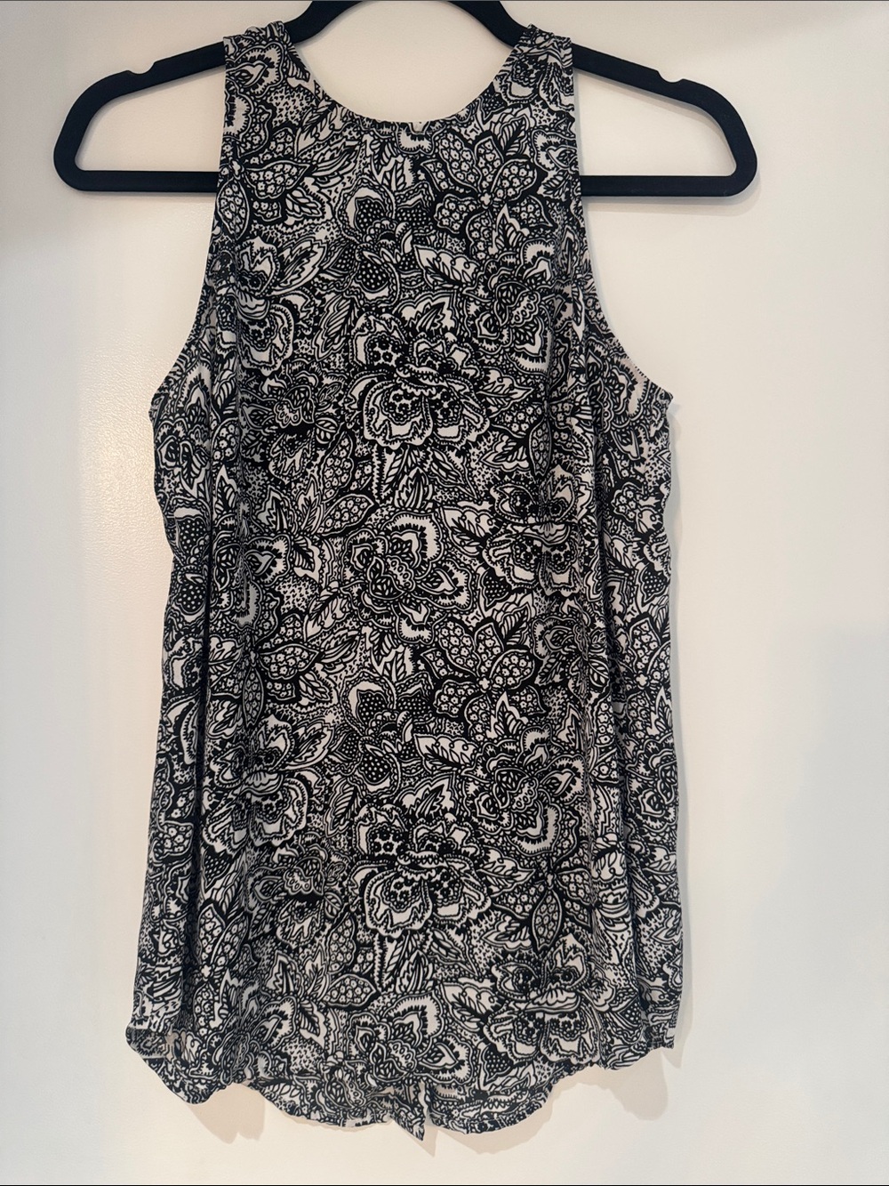 Who What Wear Black and White Floral High-Neck Tank